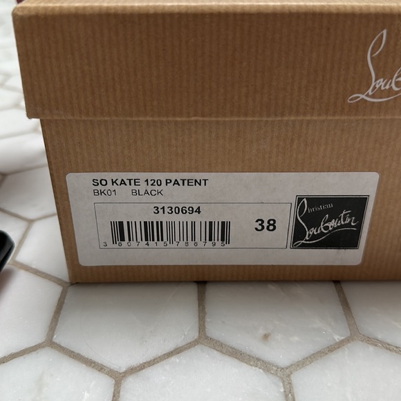Christian Louboutin So Kate 120 Patent heels. Size 38 - Picture 8 of 8